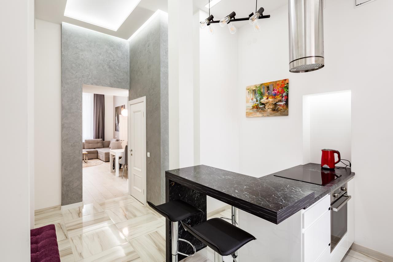 Leogrand Deluxe Apartments On Horodotska 33 Lviv Exterior photo